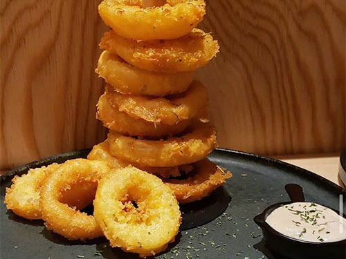 自家製ビールバターの道産オニオンリング